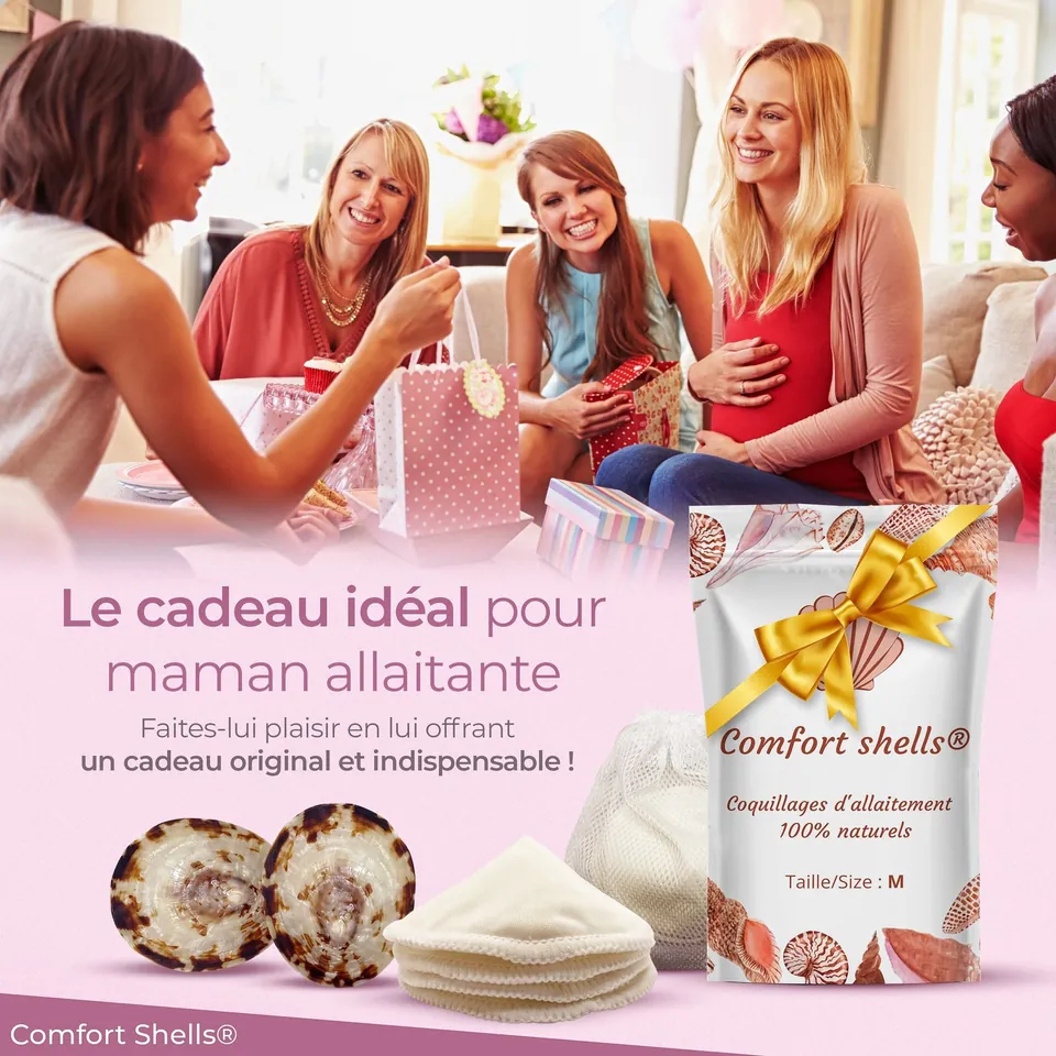 Amies offrant des coquillages d'allaitement en cadeau lors d'une baby shower